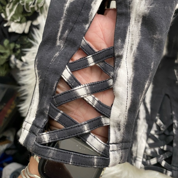 NWOT Wehi Tie-Dye Leggings Black/White Small - Picture 3 of 6